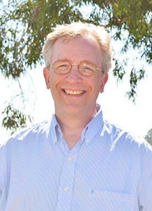 photo of Professor Scott Henderson