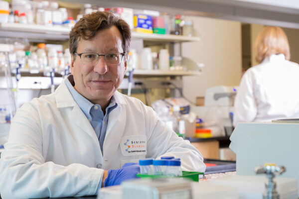 Farzan elected to the American Academy of Microbiology