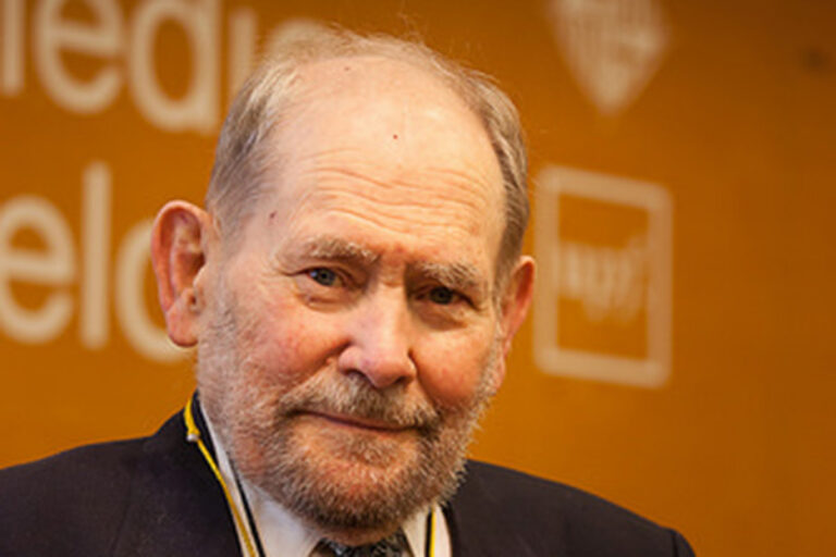 Sydney Brenner, Nobel laureate and genetics pioneer, dies at 92