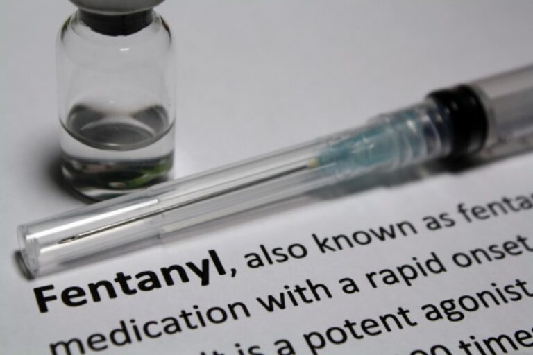 Broadly neutralizing antibody prevents lethality from fentanyl class of synthetic opioids