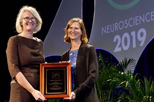 Society for Neuroscience presents Hollis Cline with lifetime achievement award for exemplary career and mentorship