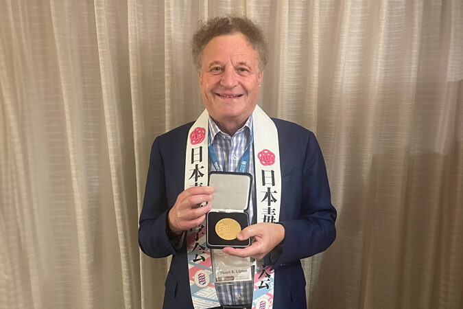 Stuart Lipton honored by the Japanese Society of Toxicology