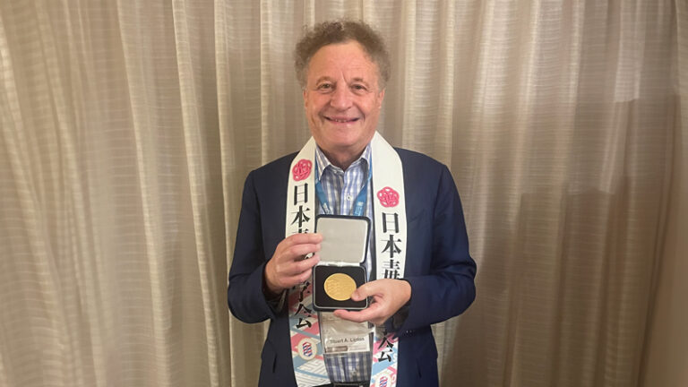 Stuart Lipton honored by the Japanese Society of Toxicology